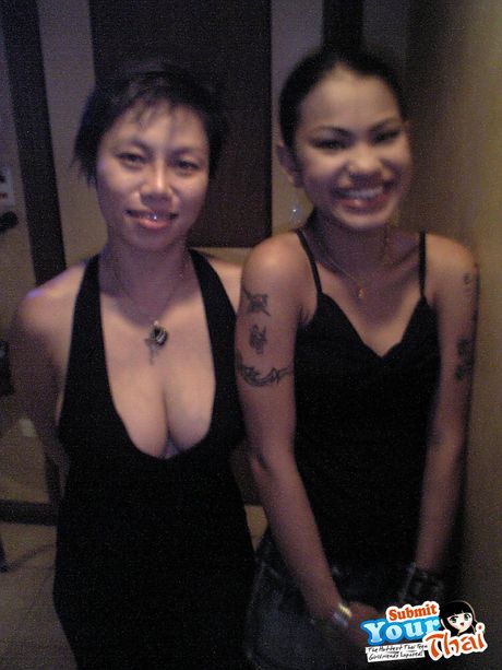 亞洲美女素女孩在手指操之前露出了她驚人的乳房