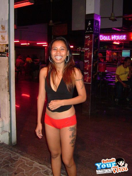 Asian covergirl Amateur Girl flaunts her big boobs and demonstrates her exposed body on a bed