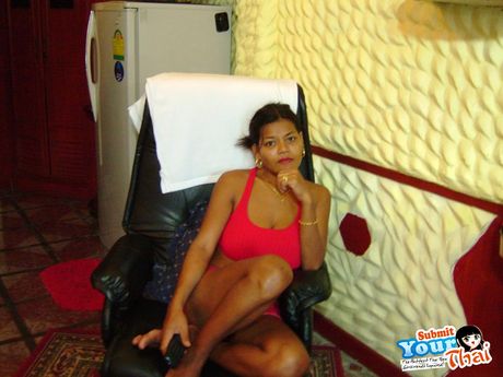 Asian covergirl Amateur Girl flaunts her big boobs and demonstrates her exposed body on a bed