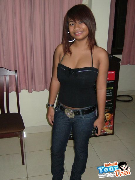 亞洲女孩業餘女孩在浴室與繼兄發生性關係