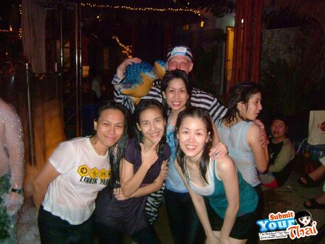 Asiatisk teenager amatørpige har sex med sin stedbror på badeværelset