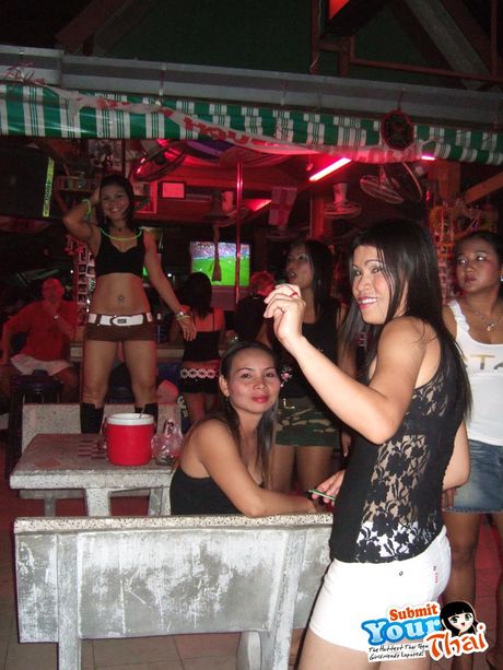 亞洲女孩業餘女孩在浴室與繼兄發生性關係