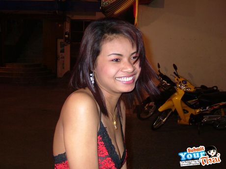 Asiatisk teenager amatørpige har sex med sin stedbror på badeværelset