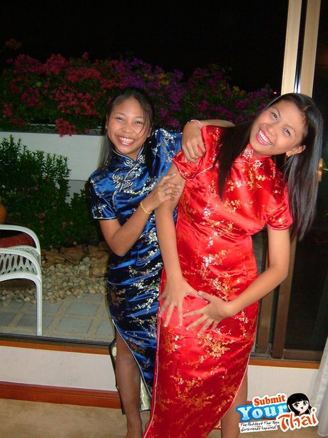 Brunette thailandsk model amatørpige får sin muff og røv kneppet af en stor pik