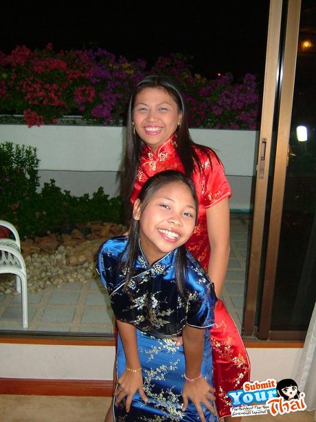 Brunette thailandsk model amatørpige får sin muff og røv kneppet af en stor pik