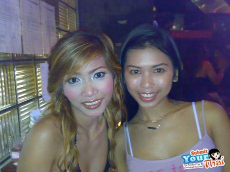 Asiatisk teenager amatørpige får sin fisse kneppet af en hvid fyr