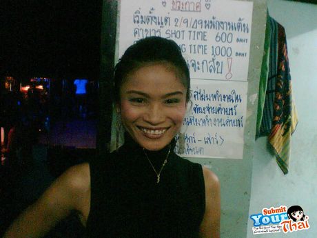 Asiatisk teenager amatørpige får sin fisse kneppet af en hvid fyr