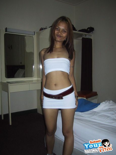 Asian beauty Amateur Girl bares it all before a bath