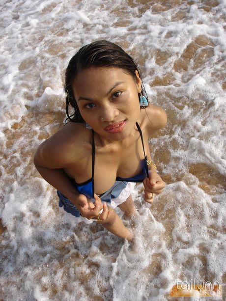 Asian amateur Tailynn reveals her tiny boobs and poses in a bikini