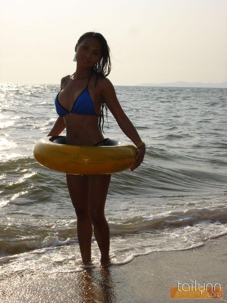 Asian amateur Tailynn reveals her tiny boobs and poses in a bikini