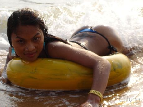 Asian amateur Tailynn reveals her tiny boobs and poses in a bikini