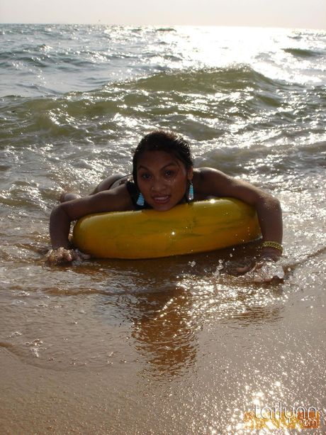 Asian amateur Tailynn reveals her tiny boobs and poses in a bikini