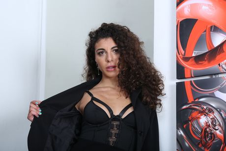 群交包括雙性戀女孩 Lady Ana 和 Kyra Sex