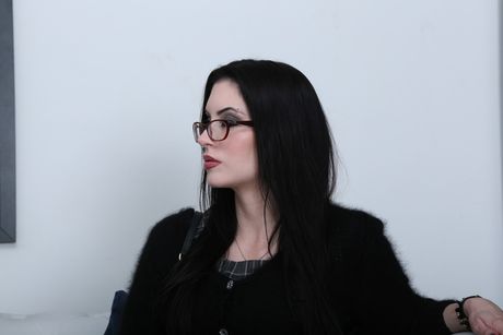 Den vidunderlige amerikanske brunette Anna De Ville bliver gruppebanget af 5 sorte mænd i en vild interracial