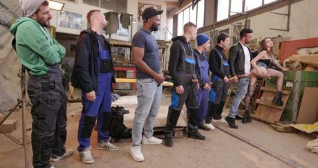 美しいカナダ人少女エデン・アイビーが倉庫で黒人男たちに輪姦される