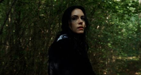 可愛的病人安娜·德維爾在倉庫裡被輪姦