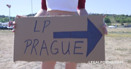 嬌小的美國少女 Angell Smalls 在群交中被黑人男子雙重操弄