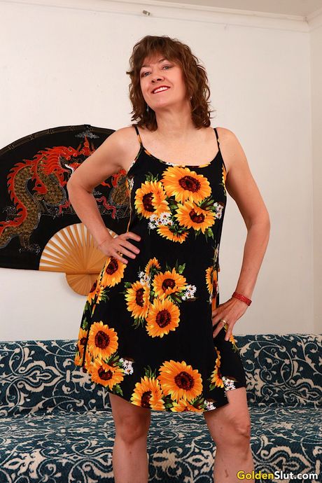 Fantastisk amerikansk milf babe Morgan får sin behårede fisse kneppet af en liderlig fyr