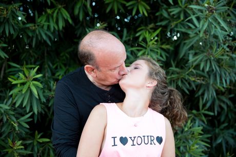 匈牙利美女兔寶寶在網球場上被舔陰乾