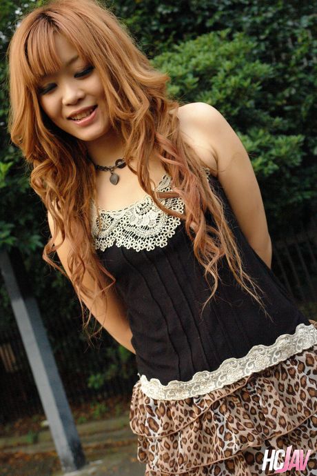 Asian girl Sarina Tsubaki sucks a dick before it goes in her pussy