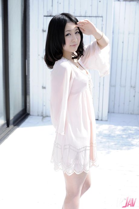 H: 厭倦了當旁觀者，她的男人給了她渴望的雞巴