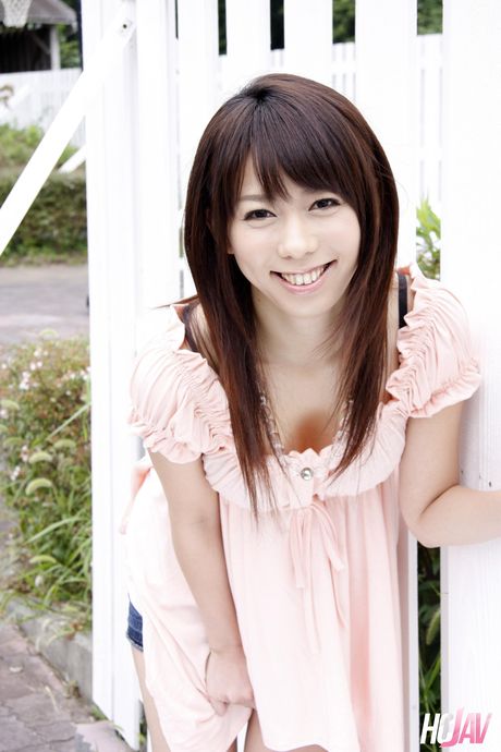 Asian girl Maho Sawai plays with her pussy in a backyard