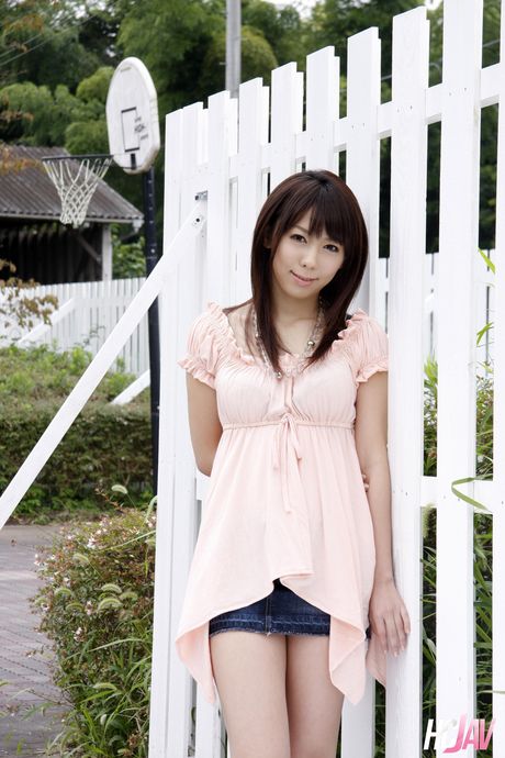 Asian girl Maho Sawai plays with her pussy in a backyard