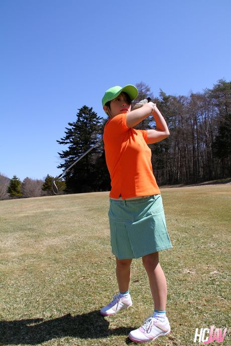 H: De asiatiske golfspillere Erika Hiramatsu, Nana Kunimi og Nao Yuzumiya poserer nøgne