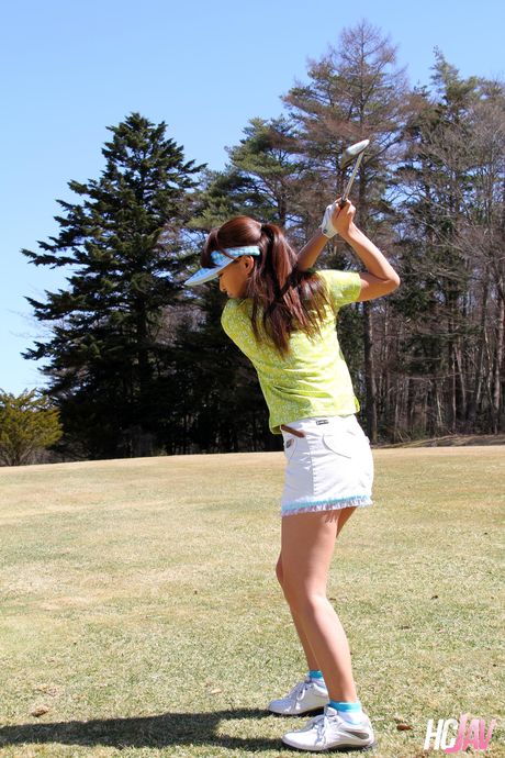 Asian golfers Erika Hiramatsu, Nana Kunimi and Nao Yuzumiya pose naked