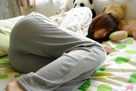 彼女と彼女の夫は、優雅なホストとして、3Pがおもてなしの行為であることに同意した