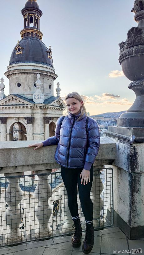 Blond amerikansk søde Eliza Eves får sin fisse fyldt med en dildo og en pik