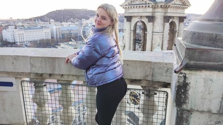 Blond amerikansk søde Eliza Eves får sin fisse fyldt med en dildo og en pik