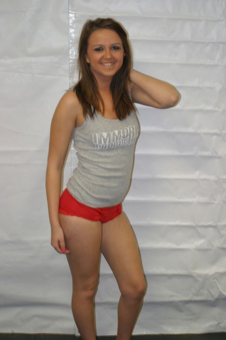 Nice american beauty Pressley Carter takes a vibrator to her pussy on a bed