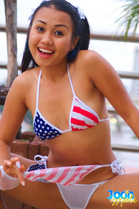 泰國封面美女 Joon Mali 脫下比基尼，展現性感翹臀