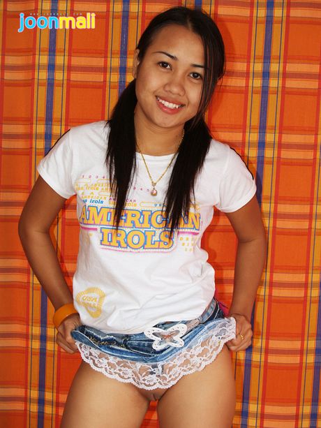 美麗的亞洲女孩 Joon Mali 脫光衣服，獨自炫耀她的火辣身材