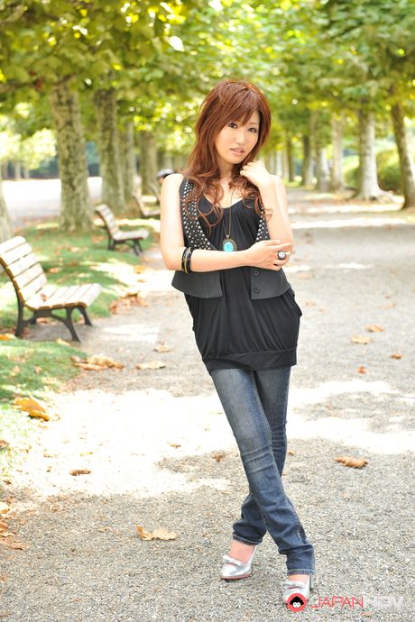 Superb Asian babe Rui Asahina flaunts her thick ass and poses in a solo