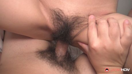 Asiatisk mor Manami Honjyo får sin twat kneppet af en liderlig fyr