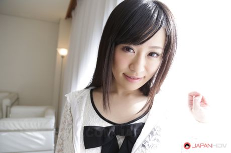 亞洲獨奏女孩 Yui Kyouno 在椅子上脫光衣服