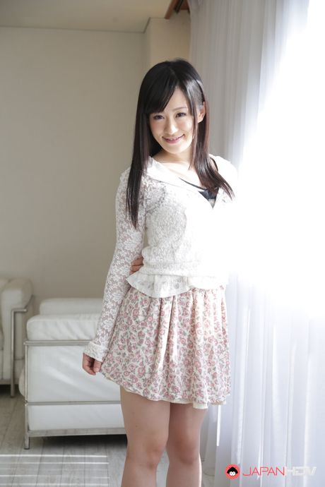 亞洲獨奏女孩 Yui Kyouno 在椅子上脫光衣服