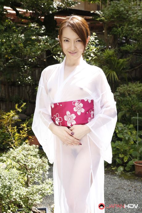 Excellent Asian babe Hitomi Hayama shows her hot butt and her trimmed pussy