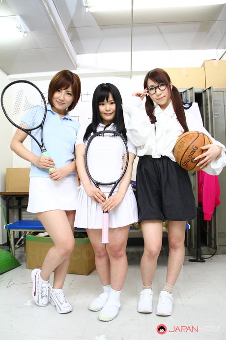 J: 素晴らしい日本のアマチュア桂木ゆにが服を脱いで彼女の猫を舐められる