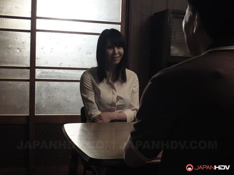 Asiatisk lærer Mikan Kururugi får sine store meloner og fisse kneppet af en elev