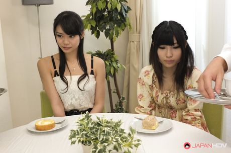 J: 亞洲青少年 Akubi Yumemi 和 Runa Kobayashi 的陰部被舔