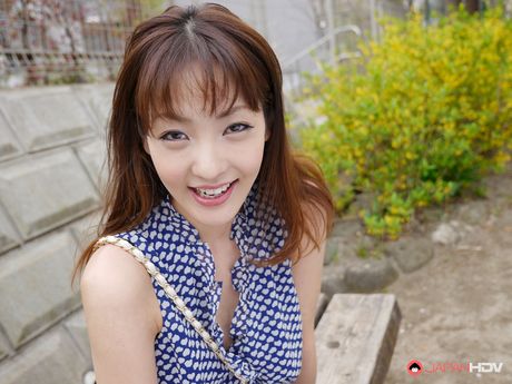 亞洲寶貝本田奈美在公園被人操嘴和陰戶