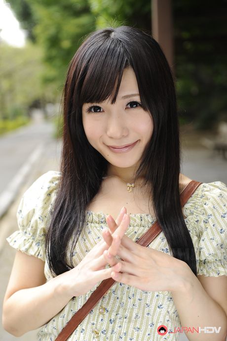 天使般的亞洲 Tsukushi 被一個淫蕩的陌生人手淫