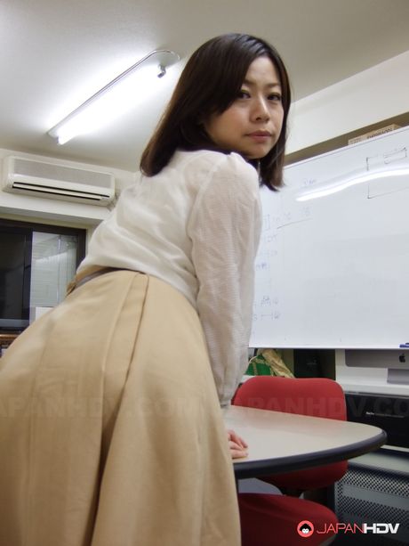 Asian Cougar Juri Sawada reveals her big boobs and poses in a solo