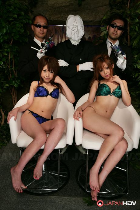 Asian MILF Hina Mitsuki gets her pussy rammed by a horny girl