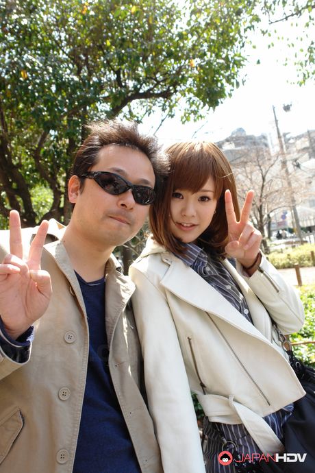 棕色眼睛的亞洲美女 Misaki 被舔陰並被操