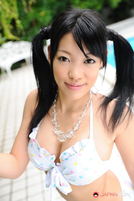 優秀なアジアのティーン宮村恋はチームメイトに指で弄られ、拳で犯される