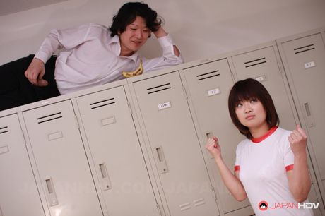 Dejlig japansk skolepige Chihiro Takizawa får sin fisse boret